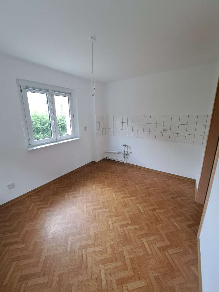 Schnell zugreifen* Schöne helle 4 RaumWE sucht Sie! in Zwickau