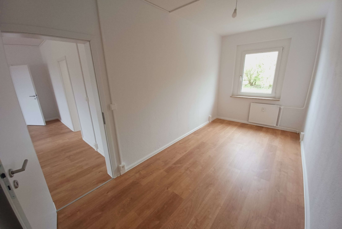 4-Raum-Wohnung mit Balkon im 3.OG, frisch saniert mit Traum-Ausblick! Jetzt besichtigen! in Klingenthal