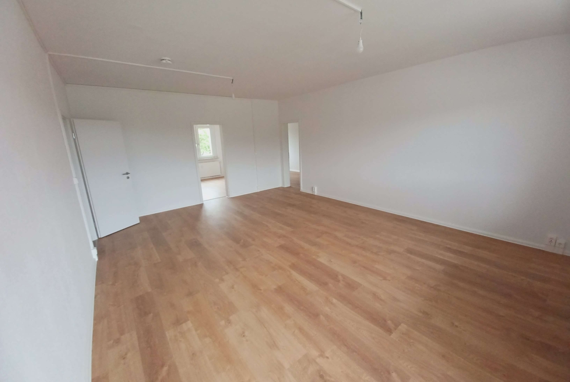 4-Raum-Wohnung mit Balkon im 3.OG, frisch saniert mit Traum-Ausblick! Jetzt besichtigen! in Klingenthal