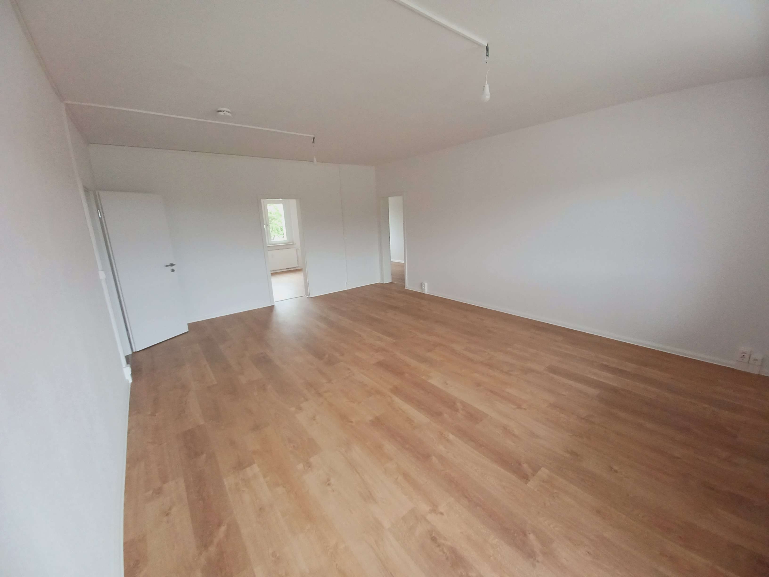 4-Raum-Wohnung mit Balkon im 3.OG, frisch saniert mit Traum-Ausblick! Jetzt besichtigen! in Klingenthal