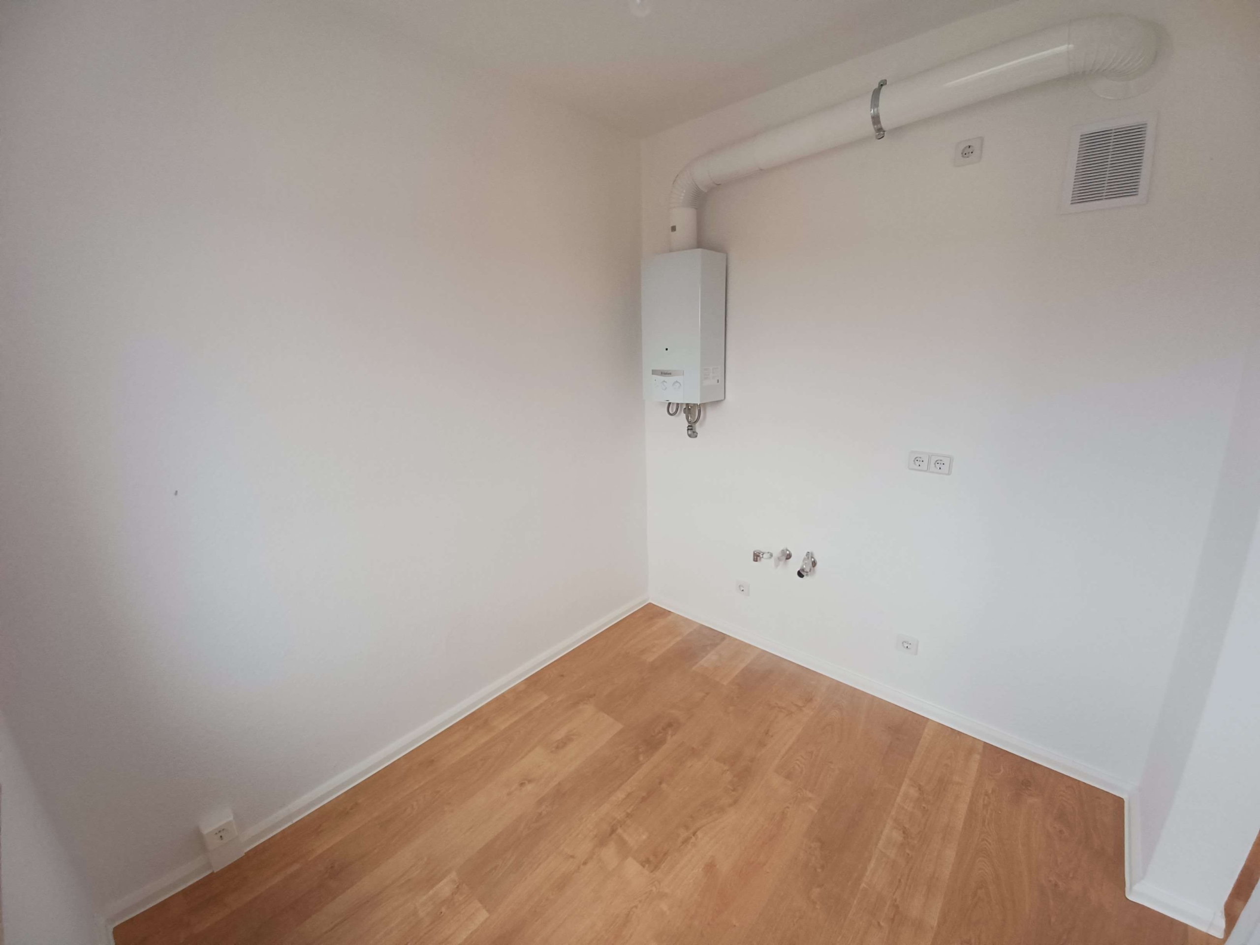 4-Raum-Wohnung mit Balkon im 3.OG, frisch saniert mit Traum-Ausblick! Jetzt besichtigen! in Klingenthal