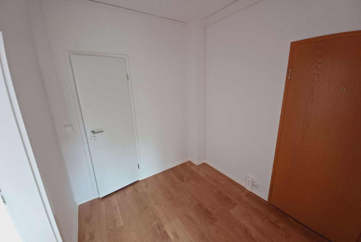 4-Raum-Wohnung mit Balkon im 3.OG, frisch saniert mit Traum-Ausblick! Jetzt besichtigen! in Klingenthal