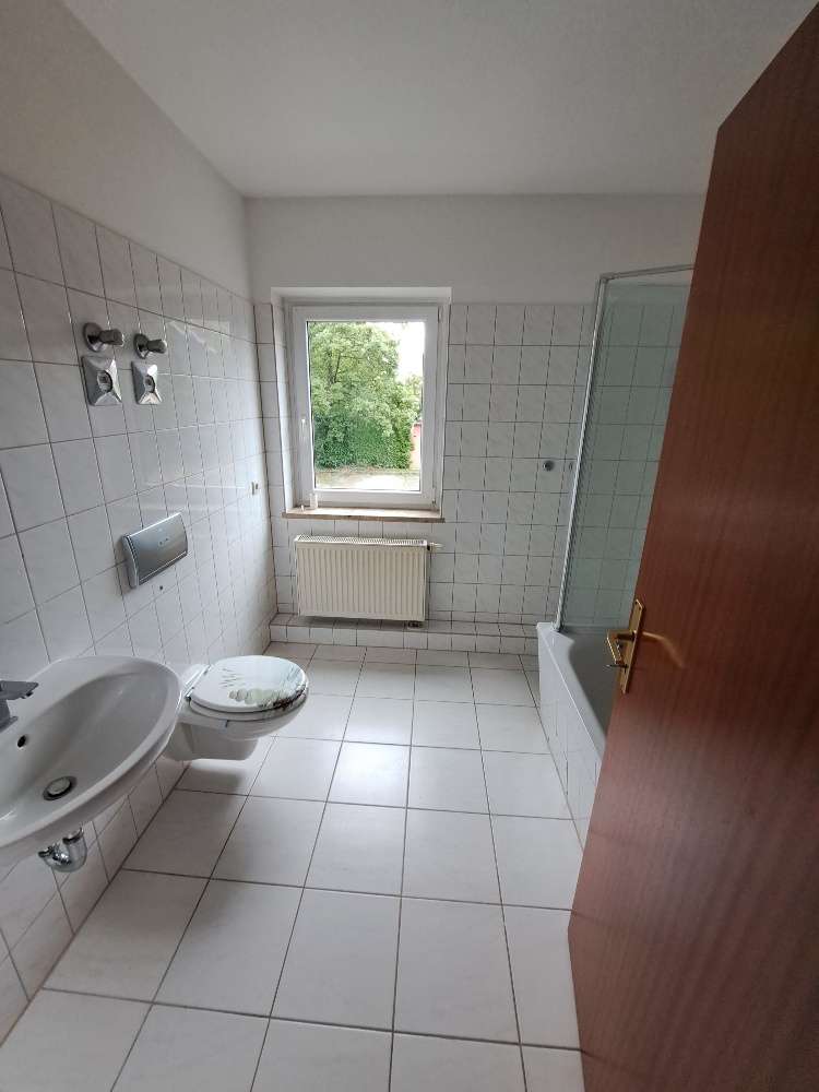 Schnell zugreifen* schöne 3 RaumWE mit Badewanne, Gäste-WC & Balkon