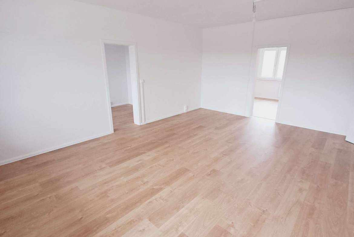 4-Raum-Wohnung mit Balkon im 3.OG, frisch saniert mit Traum-Ausblick! Jetzt besichtigen! in Klingenthal
