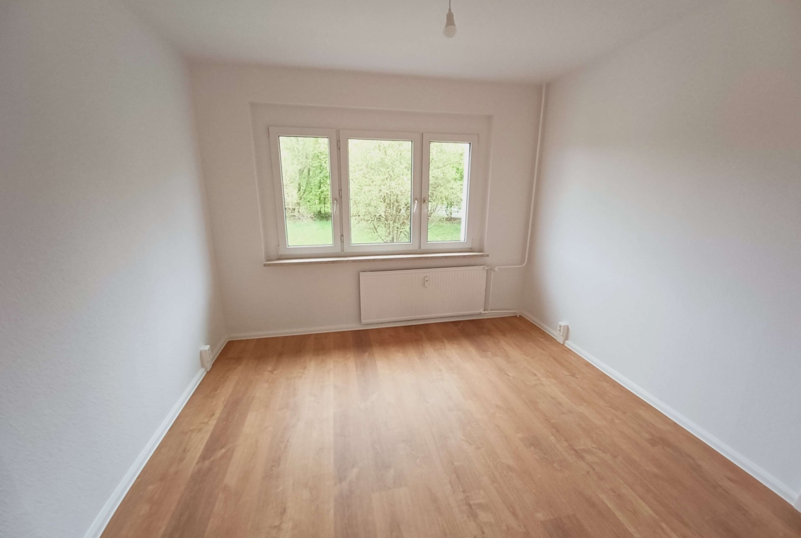 4-Raum-Wohnung mit Balkon im 3.OG, frisch saniert mit Traum-Ausblick! Jetzt besichtigen! in Klingenthal