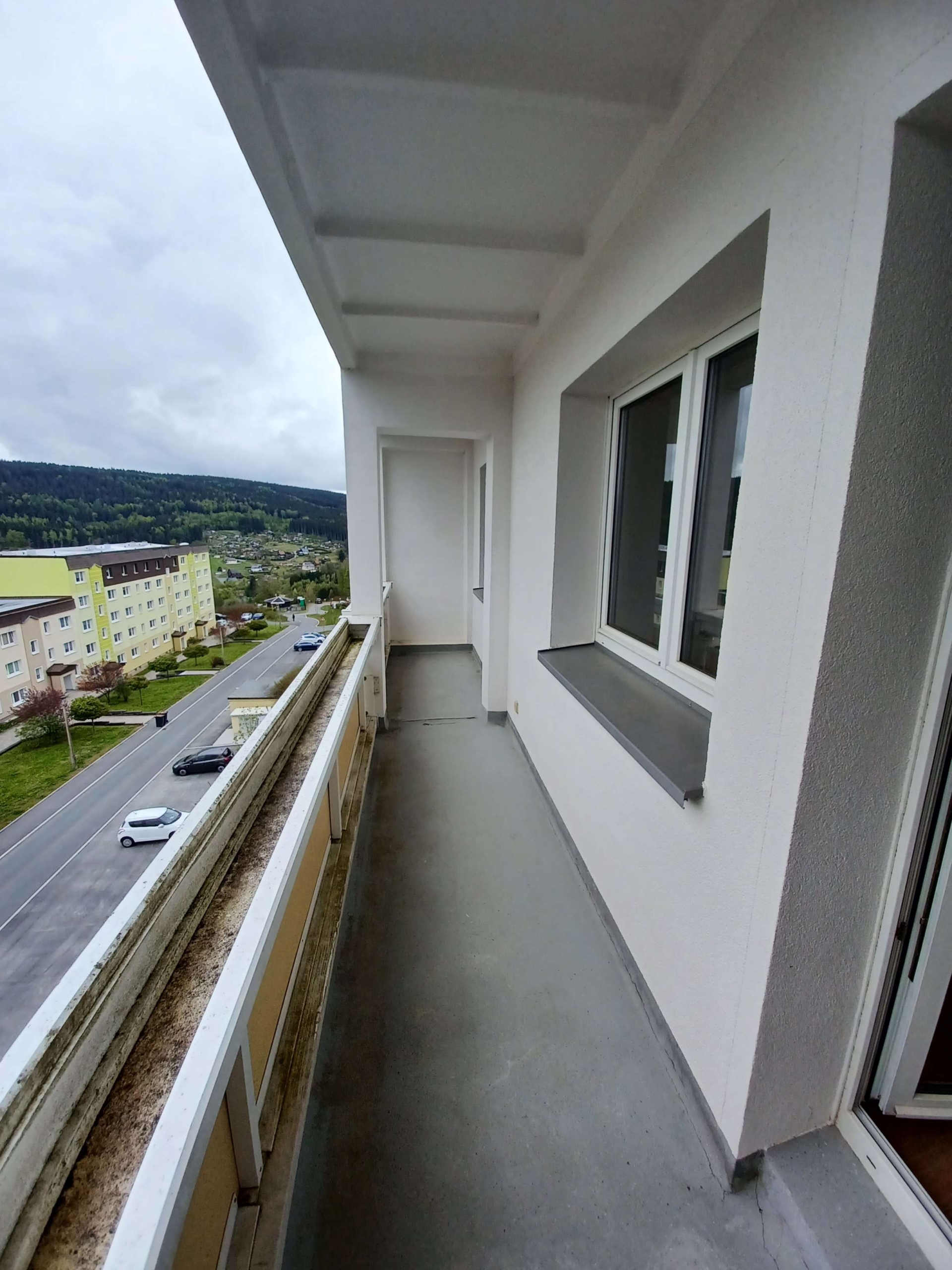 Frisch sanierte 4-Raum-Wohnung mit XXL-Balkon und TOP-Aussicht! in Klingenthal
